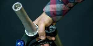 2RADCENTER Bad Waldsee - Komm ins 2RCBW Team Repair Modern Mountain Bikes Shockabsorbing Forks Professional Workshop Parts Fork Are Closeup Black Background Bike Maintenance Before Competitions E1675249260638 - Komm Ins 2Rcbw Team