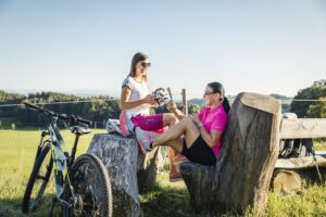 13 Naturschatzkammer-Rundtouren führen durch das Hügelland des Württembergischen Allgäus.