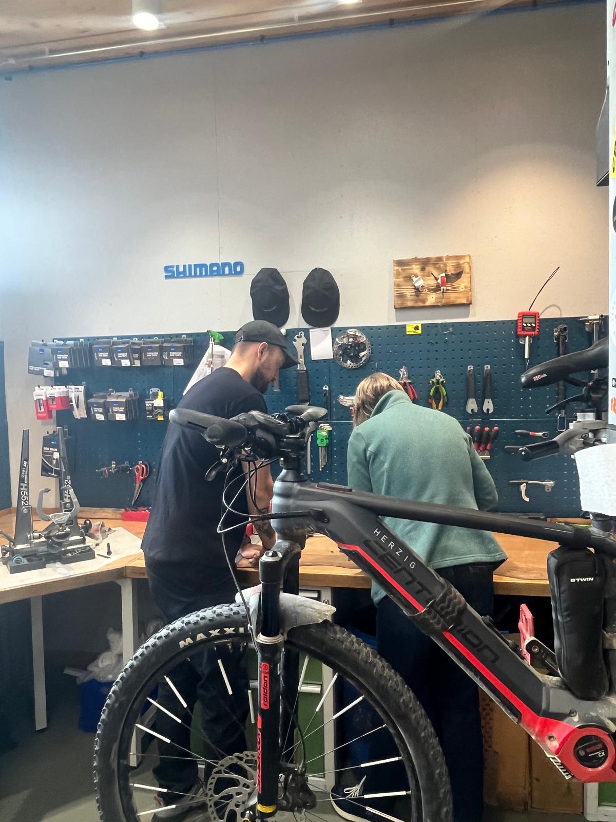 2RADCENTER Bad Waldsee - Technik Workshops im 2Radcenter – Lernen, Lachen, Selbermachen Diy Workshop 010 - Technik Workshops Im 2Radcenter – Lernen, Lachen, Selbermachen