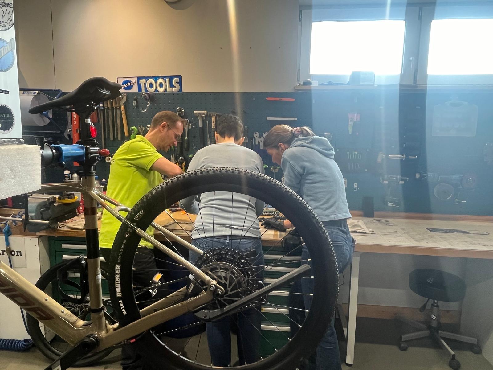 2RADCENTER Bad Waldsee - Technik Workshops im 2Radcenter – Lernen, Lachen, Selbermachen Diy Workshop 011 - Technik Workshops Im 2Radcenter – Lernen, Lachen, Selbermachen