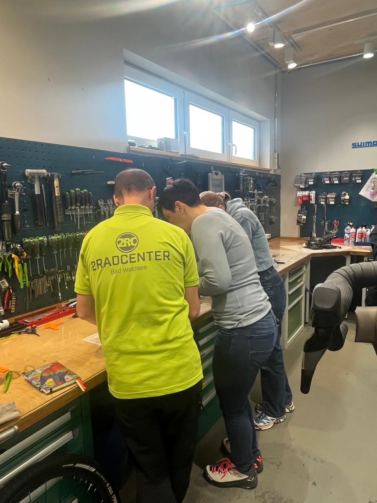 2RADCENTER Bad Waldsee - Technik Workshops im 2Radcenter – Lernen, Lachen, Selbermachen Diy Workshop 012 - Technik Workshops Im 2Radcenter – Lernen, Lachen, Selbermachen